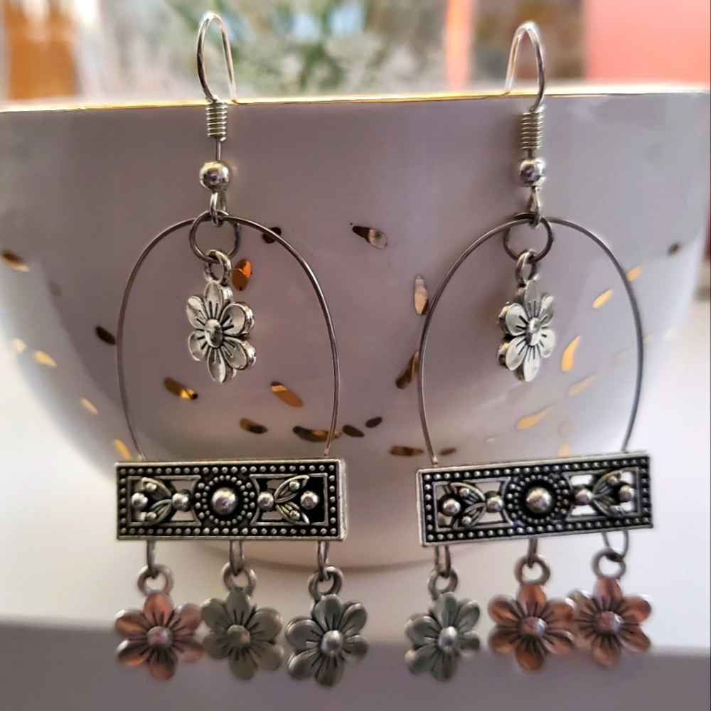 Earings - Picture 3 of 4